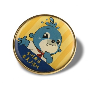 Badge personnalisé en alliage de zinc, impression offset ronde en époxy CMYK, badges à clipser - Product Image 3