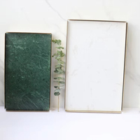 Plateau de Table basse à la mode Plateau décoratif élégant Rectangle Plateau de service en marbre vert avec support en or