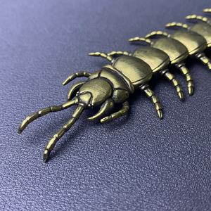 Mini millepiedi in bronzo all'ingrosso a buon mercato artigianato in metallo giocattolo creativo giocabile 3D scultura millepiedi mobile snodata - Product Image 5