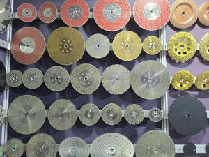 10 pièces 45 mm Outils de découpe de carreaux de qualité industrielle Disques de coupe miniatures électroplaqués diamantés Lame de <span class=keywords><strong>scie</strong></span> <span class=keywords><strong>circulaire</strong></span> <span class=keywords><strong>pour</strong></span> découpe à sec OEM - Product Image 2