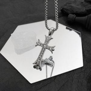 תליון צלב אופנתי לגברים מצופה זהב 18 קראט מפלדת אל-חלד של ARNAN עם שרשרת פנינים מרובעת משובצת קריסטל, נוצרי - Product Image 2