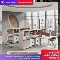 Poste de travail de bureau pour quatre personnes avec écran, bibliothèque, design moderne en bois, créatif, combinaison bureau et chaise pour 4/6 personnes