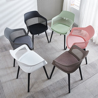 Chaise de salle à manger minimaliste moderne à dossier creux, tabouret en plastique de style nordique pour restaurant extérieur et maison