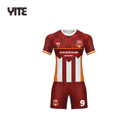 Maillot de football personnalisé 23/24, dernier modèle, design rouge, tissu mesh, maillot de football de haute qualité, kit de qualité supérieure