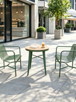 Ensemble table et chaises d'extérieur en fer forgé, style luxe léger, mobilier décontracté pour espace lounge, idéal pour café, maison d'hôtes, patio