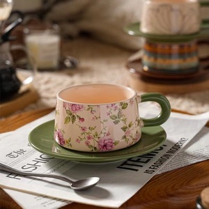 Tasses et soucoupes à café haut de gamme en gros de Chine, ensembles de tasses et soucoupes de style britannique, tasses à eau cadeaux et tasses de petit-déjeuner de luxe léger - Product Image 2