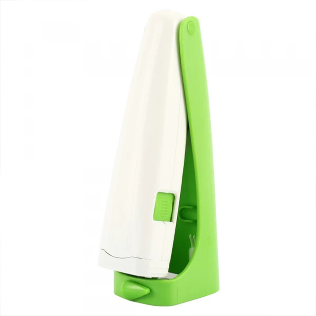 Maisons New Arrival Kitchen Gadget Ergonomic Plastic Garlic Press Crusher Peeler Set