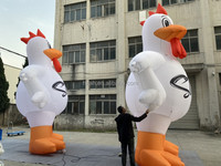 Poulet gonflable géant avec logo personnalisé pour décoration publicitaire