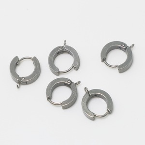 Nouvelles boucles d'oreilles rondes double face en acier titane, clous, anneaux et clips en acier inoxydable sont disponibles <span class=keywords><strong>pour</strong></span> tous. - Product Image 1