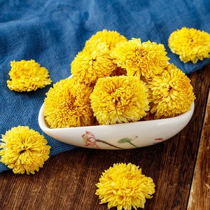 Thé en fleurs de chrysanthème en soie dorée Highland Cloud Mist 50g – Thé santé apaisant pour la gorge, nourrissant pour le foie, sachets de thé individuels - Product Image 1