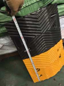 Ponteau de réduction de vitesse en caoutchouc pour zone de décélération routière, industriel, durable et sécurisé - Product Image 6