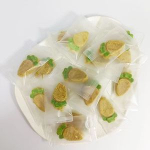 Ad alto contenuto proteico OEM120g torta di carote liofilizzato <span class=keywords><strong>cane</strong></span> gatto molari caprifoglio antipasto di pollo al fuoco-rimozione snack prelibatezze all'ingrosso - Product Image 1