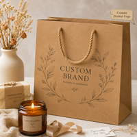 Sacs cadeaux en papier kraft avec poignées en papier, logo personnalisé, emballage recyclable pour les boutiques de vêtements, les épiceries, les petites entreprises, la vente en gros