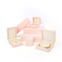 Vente d'usine : Boîte à bijoux en cuir PU rose avec logo personnalisé pour colliers, bracelets, boucles d'oreilles et bagues - Emballage de bijoux (Schmuckverpackung)