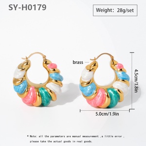 Pendientes de Aro Geométricos Exagerados con Baño de Oro de 14k y Esmalte de Color - Product Image 4