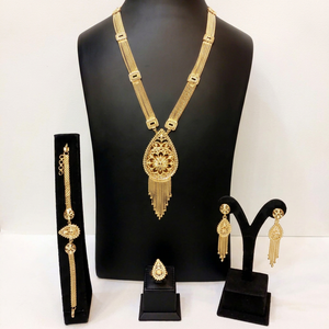 Conjunto de Joyería Chapada en Oro de 24K para Mujer, Collar, Pendientes, Anillo, Pulsera, Diseño Clásico con Borlas, Joyería de Aleación para Fiestas, Compromisos y Moda - Product Image 1