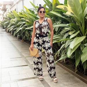 Conjunto de 2 Piezas Personalizado para Mujer 2026, Top sin Mangas de Encaje y Pantalones Rectos Transparentes, Atuendo Transpirable Estampado para una Cita Nocturna - Product Image 2