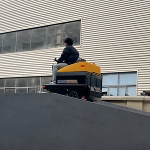 C100 công nghiệp điện mới đi xe trên sàn làm sạch quét - Product Image 4