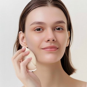 Appareil de soin de la peau rechargeable en silicone de luxe, étanche IPX7, pour le nettoyage du visage - Product Image 1