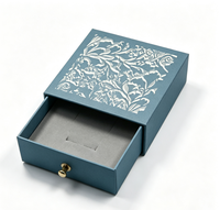 Boîte cadeau à bijoux à tiroir gaufré floral, boîte coulissante avec bouton doré et doublure en velours pour emballage de broches, bagues et boucles d'oreilles
