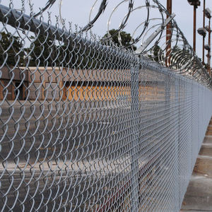 Clôture en treillis métallique galvanisé et revêtu de PVC durable pour la sécurité de la maison, des limites et des allées - Product Image 5