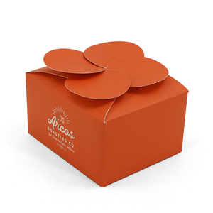 Boîte cadeau en papier avec logo personnalisé avec fermeture de pétale de fleur | Emballage pliable de luxe pour boulangerie, café, faveurs de mariage, petits cadeaux - Product Image 1