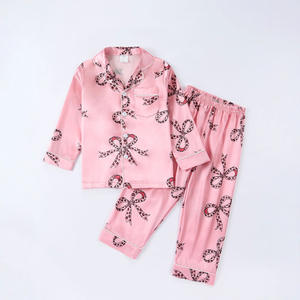 Nouveaux pyjamas en satin de style européen et américain pour garçons et <span class=keywords><strong>filles</strong></span>, imprimés, à manches longues, vêtements de maison, ensemble <span class=keywords><strong>deux</strong></span> pièces - Product Image 2