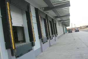 2025 Vente chaude Dock de gonflage de joint de porte de chambre froide isolé automatique pour les baies de chargement dans les entrepôts Accessoires de porte et de fenêtre - Product Image 4