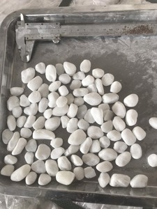 Source réputée pour les pierres de gravier rondes naturelles de galets blancs dégringolées vietnamiennes pour l'aménagement paysager extérieur - Product Image 4