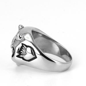 Bague Punk Gothique en Acier Inoxydable 316 pour Homme, Crâne du Diable, Finition Argent Poli, Texture Oeil Vieilli, Design Audacieux Sombre et Rébellien, Yunnique - Product Image 4