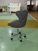 Chaise de bureau pivotante moderne en similicuir avec dossier en tissu, hauteur réglable, base en acier et accoudoirs fixes à réglage manuel