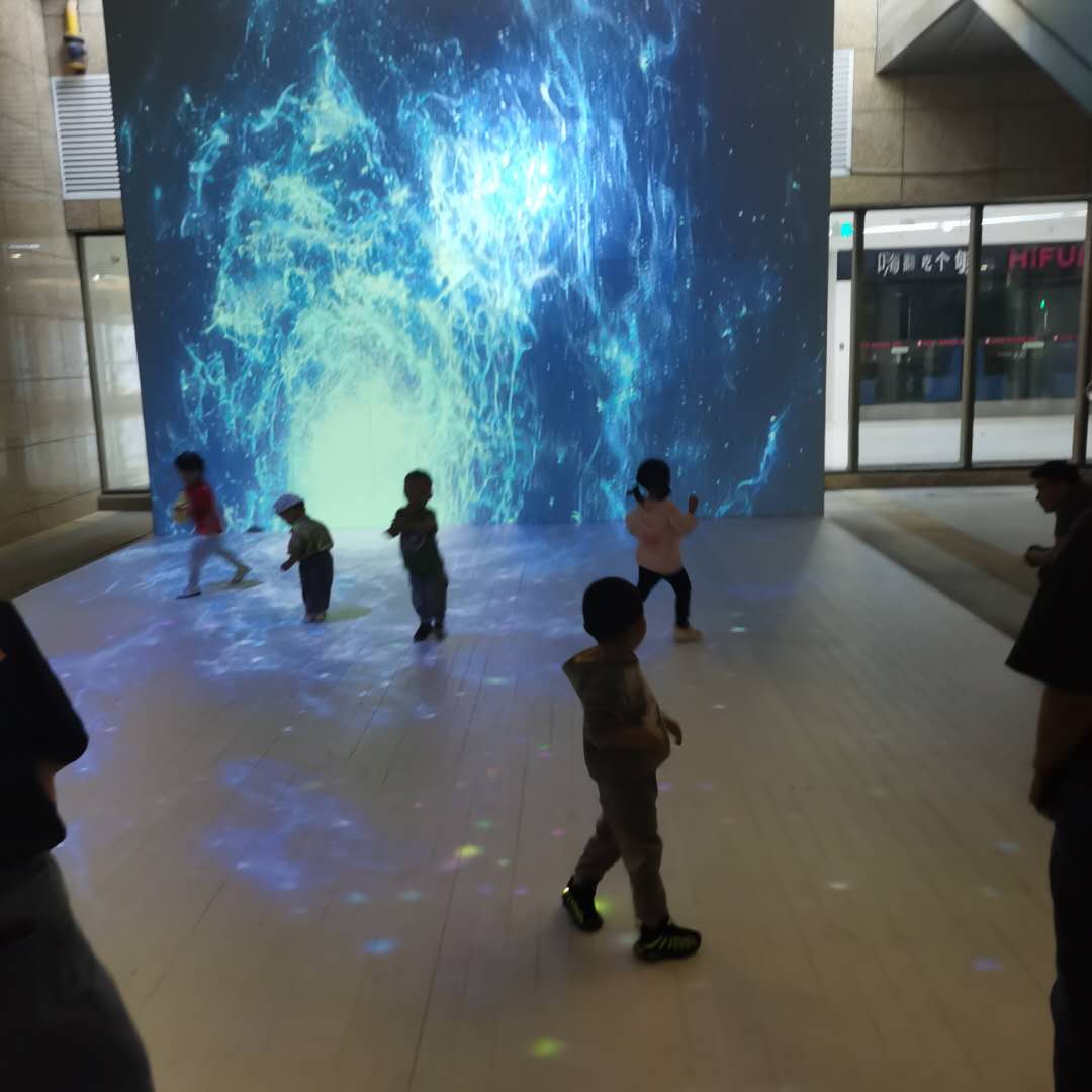 Распродажа 65 электронных интерактивных досок для школ