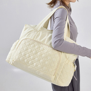 Nouveau Sac de Voyage Grande Capacité Tendance avec Séparation Sec/Humide, Sac Bandoulière Portable pour Yoga & Fitness, Sac de Maman - Product Image 4