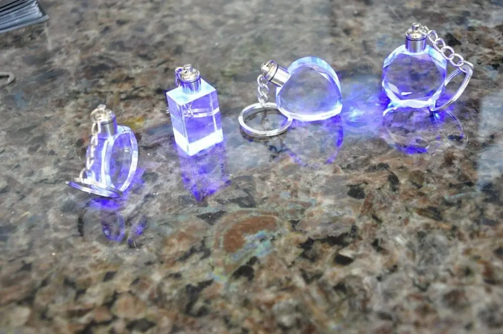 MH-YS00001 персонализированные гравировочный лазер с украшением в виде кристаллов брелок со светодиодной подсветкой хрустальный шар