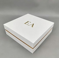 Luxuriöse Maßgefertigte Schokoladen-Geschenkverpackung Box mit Griff Bandverzierung Goldfolie UV-Beschichtung Matt-Laminierung Prägung Schaumstoffeinlage