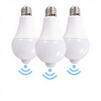 Bombilla LED con Sensor de Movimiento PIR E27, Bombilla de Seguridad Automática del Anochecer al Amanecer para Interiores, Exteriores, Garaje, Porche, Puerta Principal