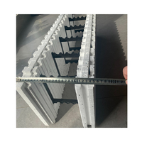 Systèmes de construction extérieurs : Blocs de béton isolant (ICFs) à surfaces texturées, barres d'acier de connexion – Catégorie de produit : Panneaux