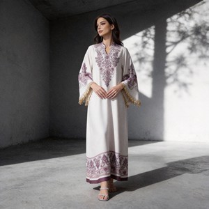 Robe Abaya élégante en polyester imprimé de haute qualité, personnalisée pour les femmes musulmanes, pour les occasions de fête - Product Image 2