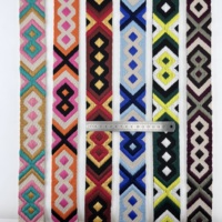 Nouveau Design National Wind Guitar Straps Vêtements avec chaussures et chapeaux Accessoires décorés avec ruban Jacquard en polyester