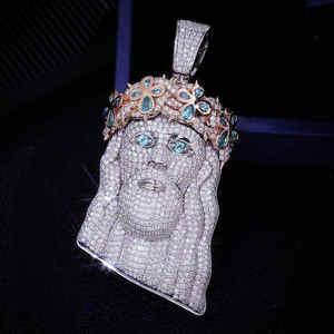 เครื่องประดับอัญมณีชั้นดี งานสั่งทำสไตล์วินเทจ เงินแท้ 925 ประดับเพชรโมอิสซาไนต์ VVS  จี้รูปกางเขนสลักชื่อด้วยมือ ชุบเงิน - Product Image 5