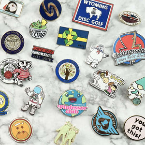 Pins de solapa personalizados de metal esmaltado con letras en inglés, frases divertidas y diálogos, tipo broche, rígidos y blandos - Product Image 5