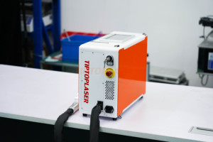 Machine de décapage de la rouille au <span class=keywords><strong>laser</strong></span> portable industrielle haute puissance 300W pour le nettoyage de grandes surfaces dans les chantiers navals et les ateliers automobiles - Product Image 4