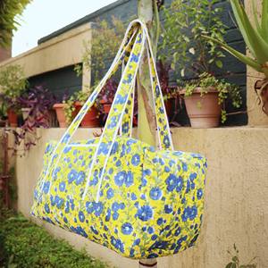 Bolsa de lona acolchada de algodón hecha a mano, elegante estampado en bloques, construcción ligera y duradera, interior espacioso, perfecta para viajar - Product Image 5