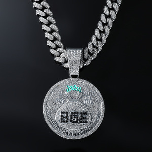 Pendentif sac d'argent BGE doré serti de pierres avec chaîne cubaine pour bijoux de déclaration pour hommes hip-hop et streetwear urbain - Product Image 2