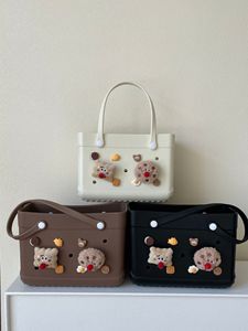 Bolso de playa de EVA para mujer – Bolso perforado con temática navideña DIY, impermeable y ligero con dijes desmontables, logotipo personalizado disponible - Product Image 1