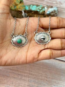 สร้อยคอเงินแท้ทำมือประดับด้วยคิงแมนเทอร์ควอยซ์และไวท์บัฟฟาโล ของขวัญสำหรับเธอ เครื่องประดับ - Product Image 3