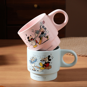Taza Apilable <span class=keywords><strong>de</strong></span> Cerámica con Diseño <span class=keywords><strong>de</strong></span> <span class=keywords><strong>Mickey</strong></span> <span class=keywords><strong>Mouse</strong></span> y su Familia, 320 ml, Apta para Microondas y Lavavajillas, Regalo <span class=keywords><strong>de</strong></span> Navidad con Caja <span class=keywords><strong>de</strong></span> Regalo - Product Image 3