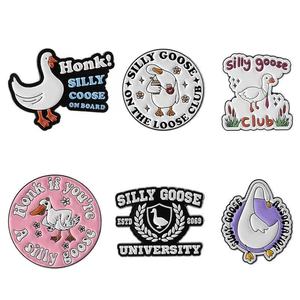 Al por mayor: Broches <span class=keywords><strong>de</strong></span> metal esmaltados con forma <span class=keywords><strong>de</strong></span> ganso divertido, <span class=keywords><strong>de</strong></span> la serie <span class=keywords><strong>de</strong></span> animales <span class=keywords><strong>de</strong></span> dibujos animados, tipo insignia, recuerdo, regalos, en buen stock - Product Image 1