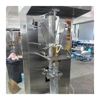 Machine pour fabriquer des sachets d'eau