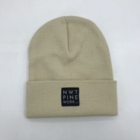 Unisex wintermuts op maat, geweven label, acryl materiaal, meerdere kleuren, met afbeeldingen van cartoonfiguren en fruit.